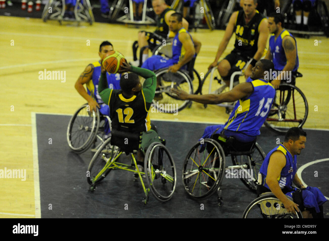 JOHANNESBURG, AFRIQUE DU SUD - le 22 juillet, l'Afrique du Sud et la Colombie au cours du match de basket-ball en fauteuil roulant de SASOL entre Afrique du Sud et la Colombie à Mandeville Sports Centre le 22 juillet 2012 à Johannesburg, Afrique du Sud Photo de Lefty Shivambu / Images Gallo Banque D'Images