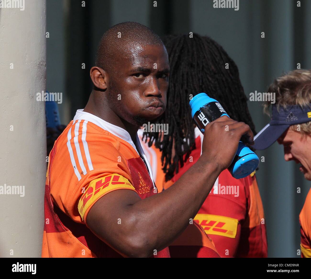 CAPE TOWN, AFRIQUE DU SUD - le 23 juillet, flanc Siya Kolisi Stormers durant la session de formation à DHL Stormers le centre de haute performance en Bellville le 23 juillet 2012 à Cape Town, Afrique du Sud Photo de Carl Fourie / Images Gallo Banque D'Images