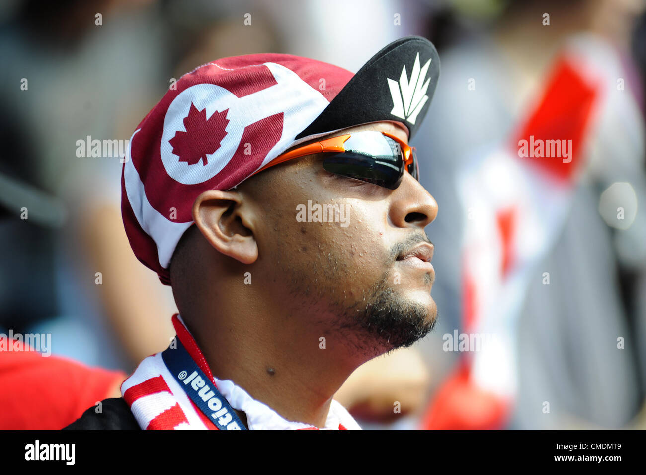 25.07.2012 Coventry, en Angleterre. Fans de l'équipe Olympique de Football Canadaduring femmes avant-match entre le Japon et le Canada à partir de la ville de Coventry Stadium Banque D'Images