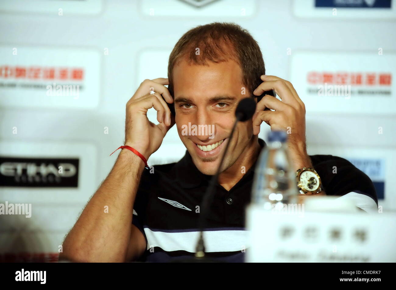 26.07.2012. Beijing, Chine ; Roberto Mancini, Sergio Aguero et Pablo Zabaleta(photo) a participé à une conférence de presse de Manchester City pour le prochain match pré-saison contre Arsenal, à l'ancien stade olympique de Pékin le vendredi. Banque D'Images