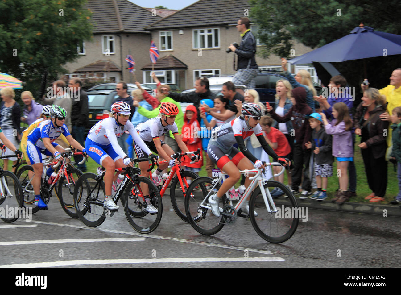 Londres 2012 olympique féminine Course sur route. Dimanche 29/07/2012. Hurst Road, East Molesey, Surrey, Angleterre, Royaume-Uni, UK. L'avant du peloton. Banque D'Images