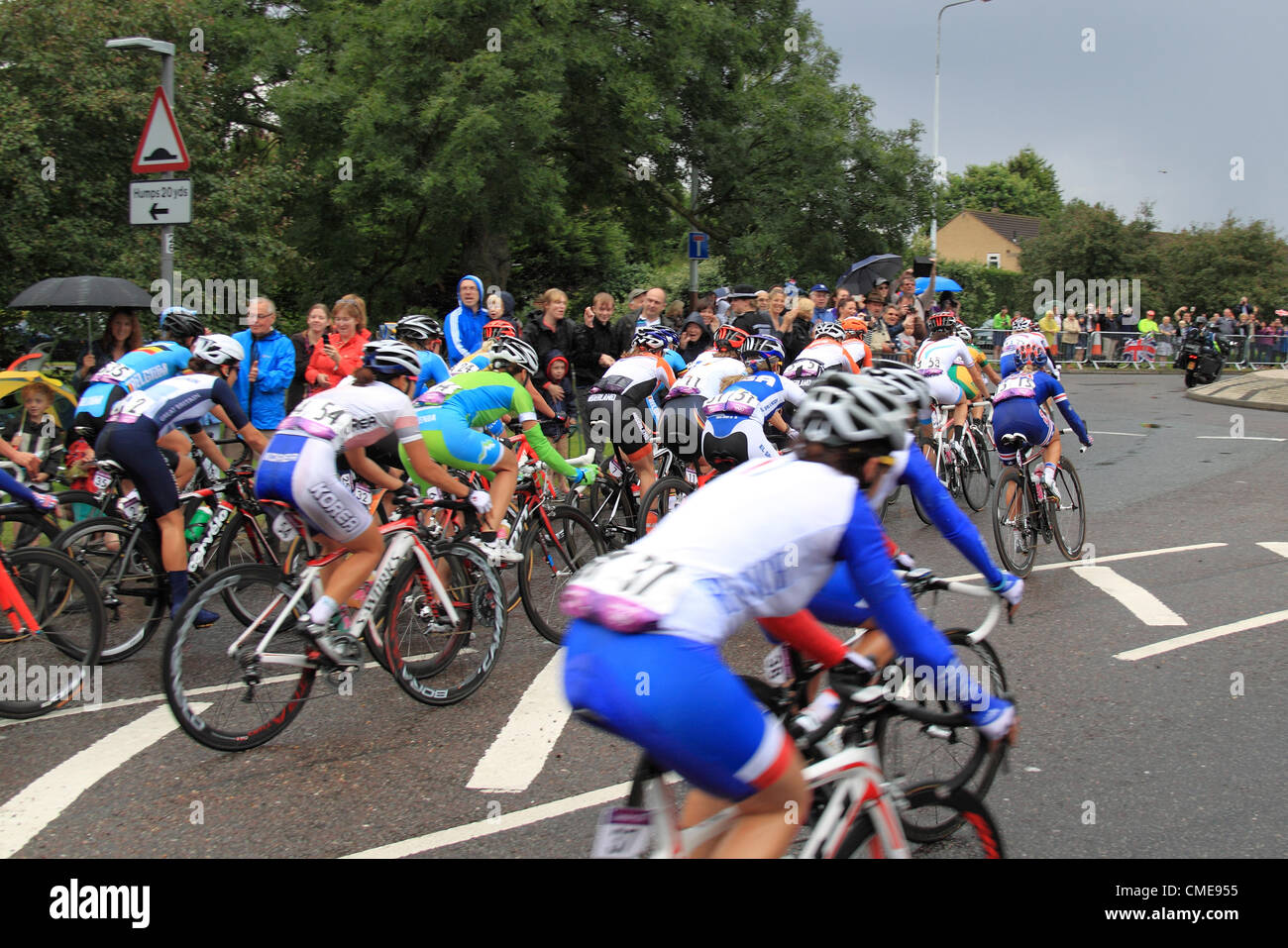 Londres 2012 olympique féminine Course sur route. Dimanche 29/07/2012. Hurst Road, East Molesey, Surrey, Angleterre, Royaume-Uni, UK. L'équipe Go Lizzie Armistead est sur l'extrême gauche. Banque D'Images