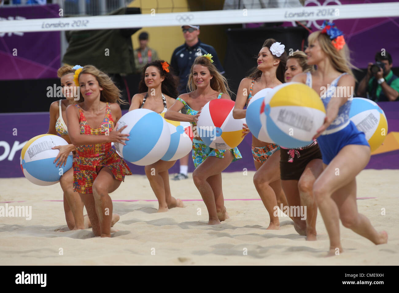 CHEER LEADERS WOMENS beach-volley HORSE GUARDS PARADE Londres Angleterre 29 Juillet 2012 Banque D'Images