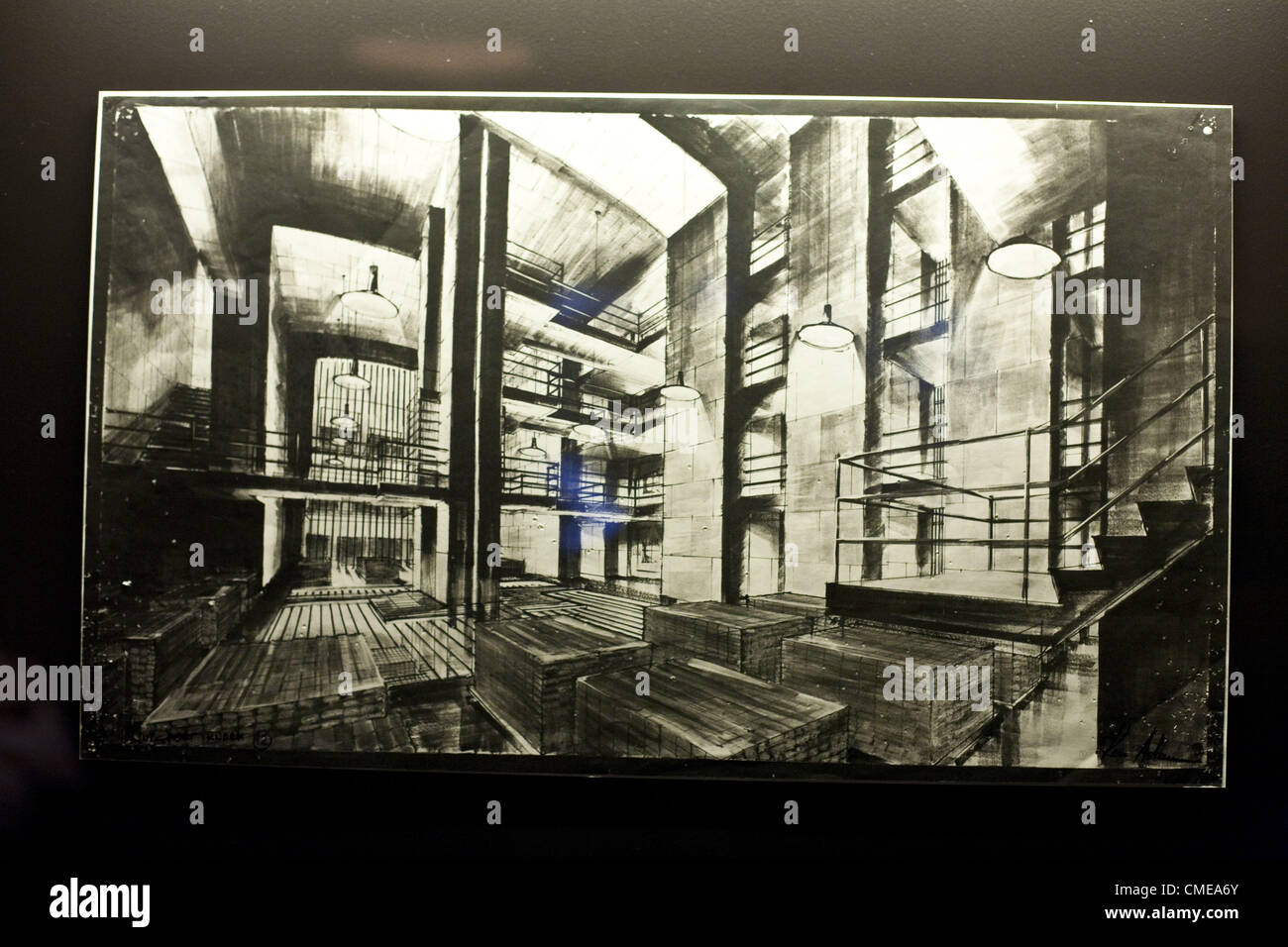 Juillet 27, 2012 - Londres, Royaume-Uni - Conception 007 - Cinquante ans de Bond Style.Dessin de l'intérieur savent fort de Goldfinger..Le Barbican marque le 50e anniversaire de la franchise James Bond, à partir de 1962's Dr No pour cette année, l'Skyfall, avec une exposition présentant l'histoire de l'intérieur de la conception et le style des plus influents et film emblématique de la marque. Il explore l'engin derrière les icônes de l'écran, le service secret et méchants, la couture et les costumes, l'ensemble et le dessin de production, d'automobiles, de gadgets et d'effets spéciaux, design graphique et motion graphics, endroits exotiques, cascades un Banque D'Images