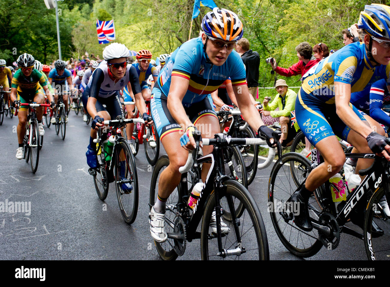 Le 29 juillet 2012. Jeux Olympiques de Londres du cyclisme féminin sur route. Cycliste britannique et médaille d'argent, Lizzie Armistead, fait tous les efforts pour rester avec le poleton à Fort Hill pendant la course sur route. Banque D'Images