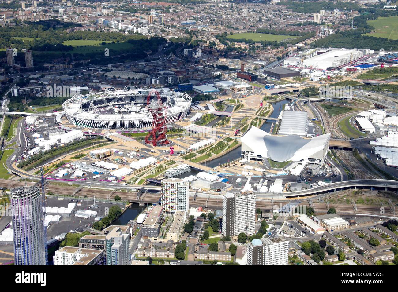 Photographie aérienne au nord-ouest du Stade Olympique et de l'orbite dans le parc olympique, Londres 2012 site olympique de Stratford, London E20 UK Banque D'Images