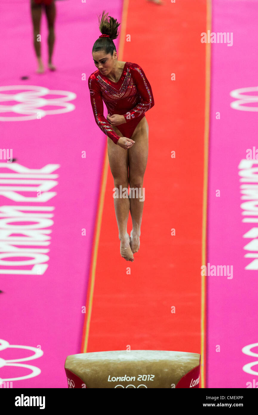 McKayla Maronney (USA) préformes la voûte au cours de l'équipe de gymnastique féminine à la finale des Jeux Olympiques d'été de 2012, Londres, Angleterre Banque D'Images