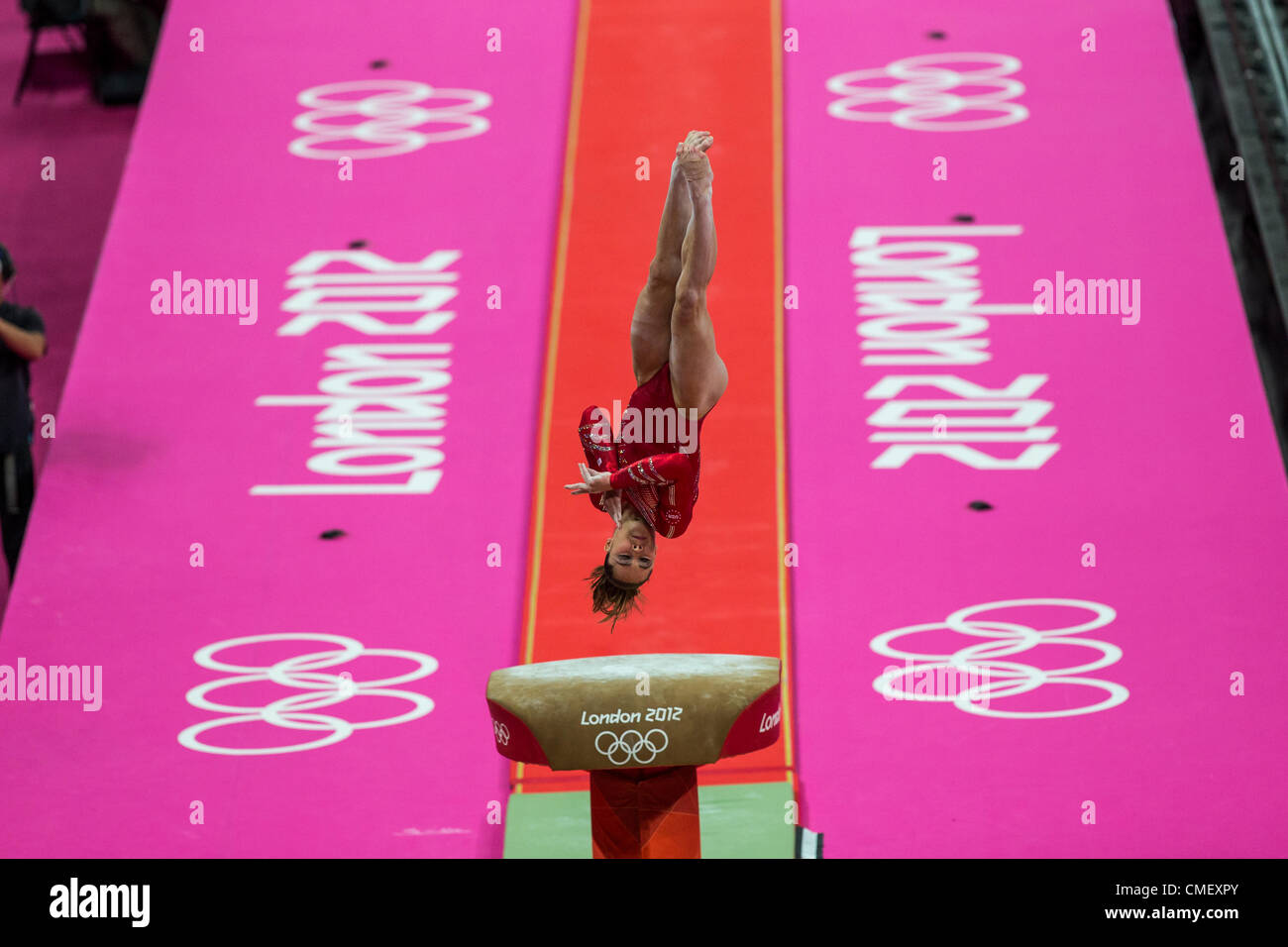 McKayla Maronney (USA) préformes la voûte au cours de l'équipe de gymnastique féminine à la finale des Jeux Olympiques d'été de 2012, Londres, Angleterre Banque D'Images