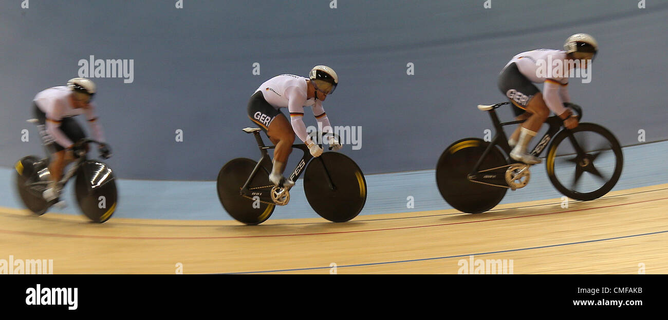 02.08.2012. Londres en Angleterre. René Enders, Robert Forstemann et Maximilian Levy (R-L) de l'Allemagne en compétition dans le sprint par équipes de la chaleur de qualification du cyclisme sur piste dans l'événement au Velodrom les Jeux Olympiques de 2012 à Londres, Londres, Grande-Bretagne, Banque D'Images