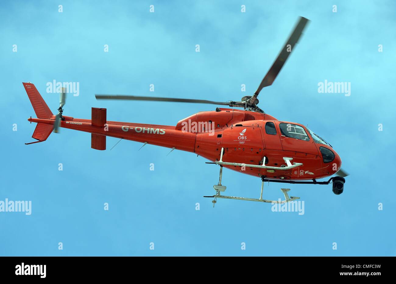 Tv helicopter filming camera Banque de photographies et d'images à haute  résolution - Alamy