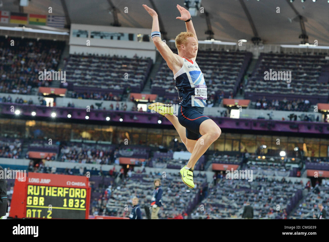 Londres, ANGLETERRE - 4 août, Greg Rutherford de la Grande-Bretagne dans la mens saut en longueur au cours de la séance nocturne de l'athlétisme au Stade olympique le 4 août 2012 à Londres, Angleterre Photo de Roger Sedres / Images Gallo Banque D'Images