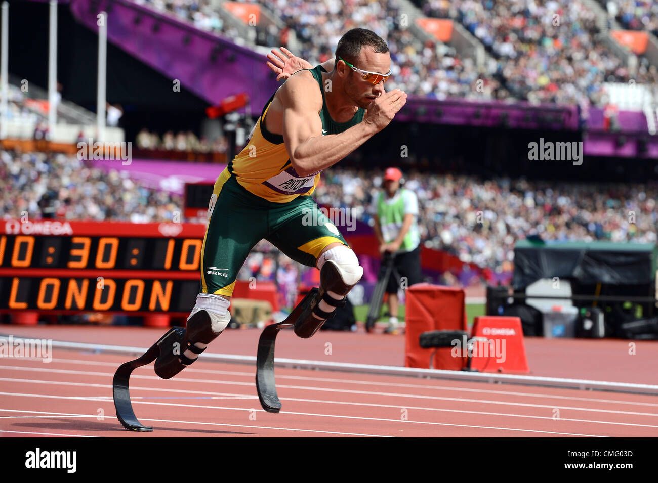 Londres, ANGLETERRE - 4 août, Oscar Pistorius d'Afrique du Sud, à la chaleur de 400 m au Stade olympique le 4 août 2012 à Londres, Angleterre Photo de Roger Sedres / Images Gallo Banque D'Images