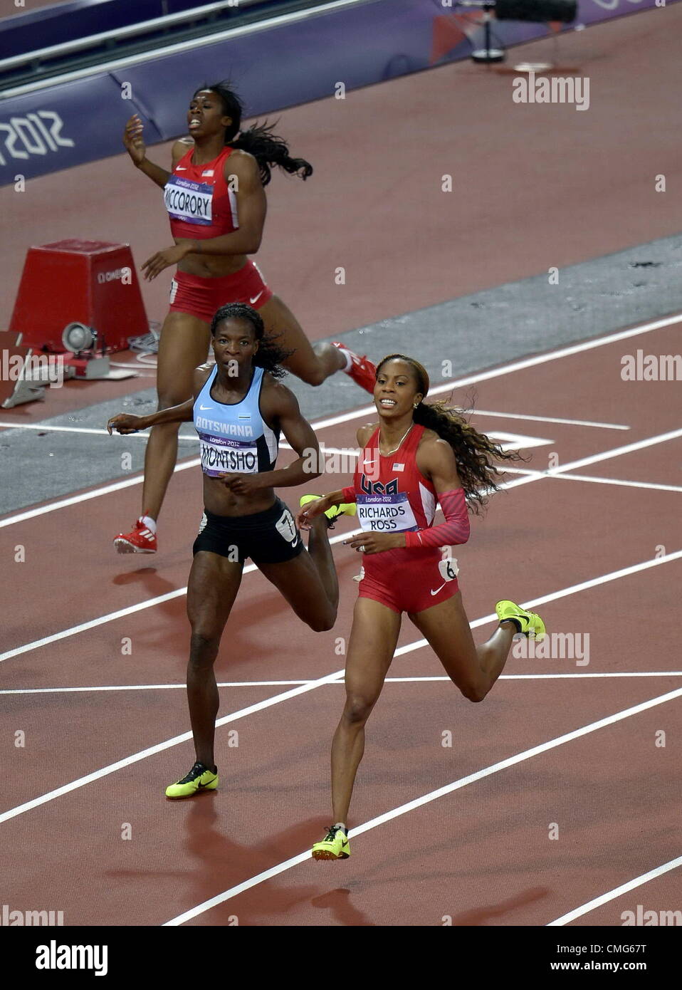 05.08.2012. Londres, Angleterre ; Sanya Richards-Ross des États-Unis célèbre remportant la médaille d'or en finale 400m le jour 9 des Jeux Olympiques de 2012 à Londres au Stade Olympique. Christine Ohuruogu lors de GBR a été deuxième pour l'argent et de Trotter USA 3e Banque D'Images