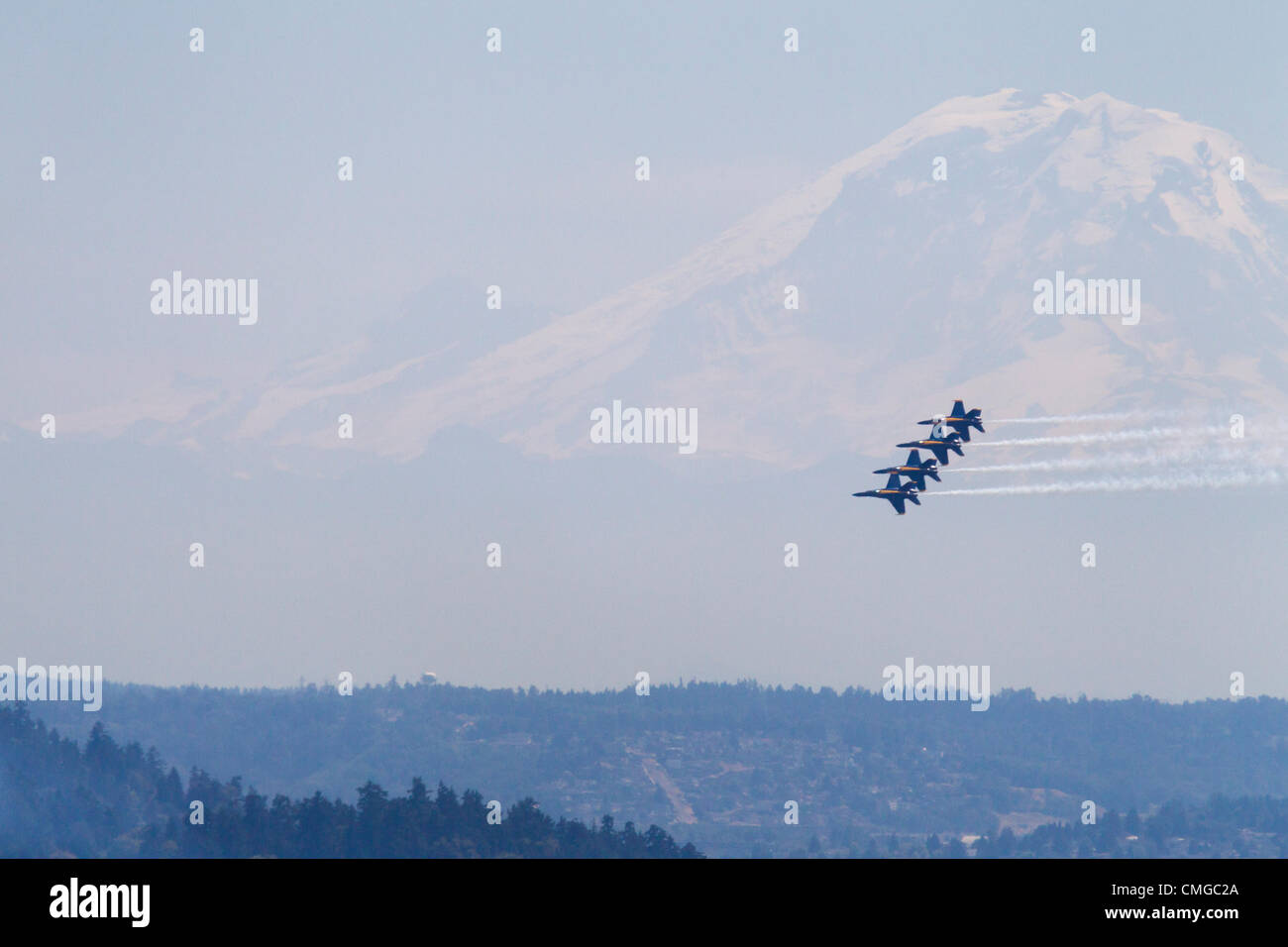 L'Escadron de démonstration en vol de l'US Navy, F/A-18 Hornet, Blue Angels, Seattle, Washington, 5 août 2012, Seafair Banque D'Images