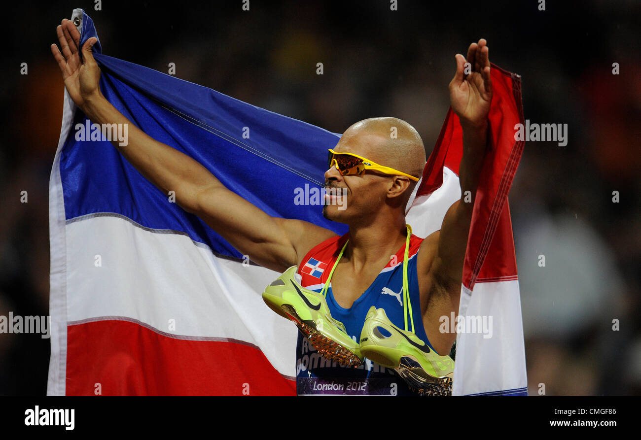 La République dominicaine, Felix Sanchez célèbre après avoir remporté le 400 mètres hommes-obstacles à la finale de l'athlétisme dans le stade olympique au Jeux Olympiques d'été de 2012, à Londres, le lundi, 6 août 2012. (Photo/CTK Radek Petrasek) Banque D'Images