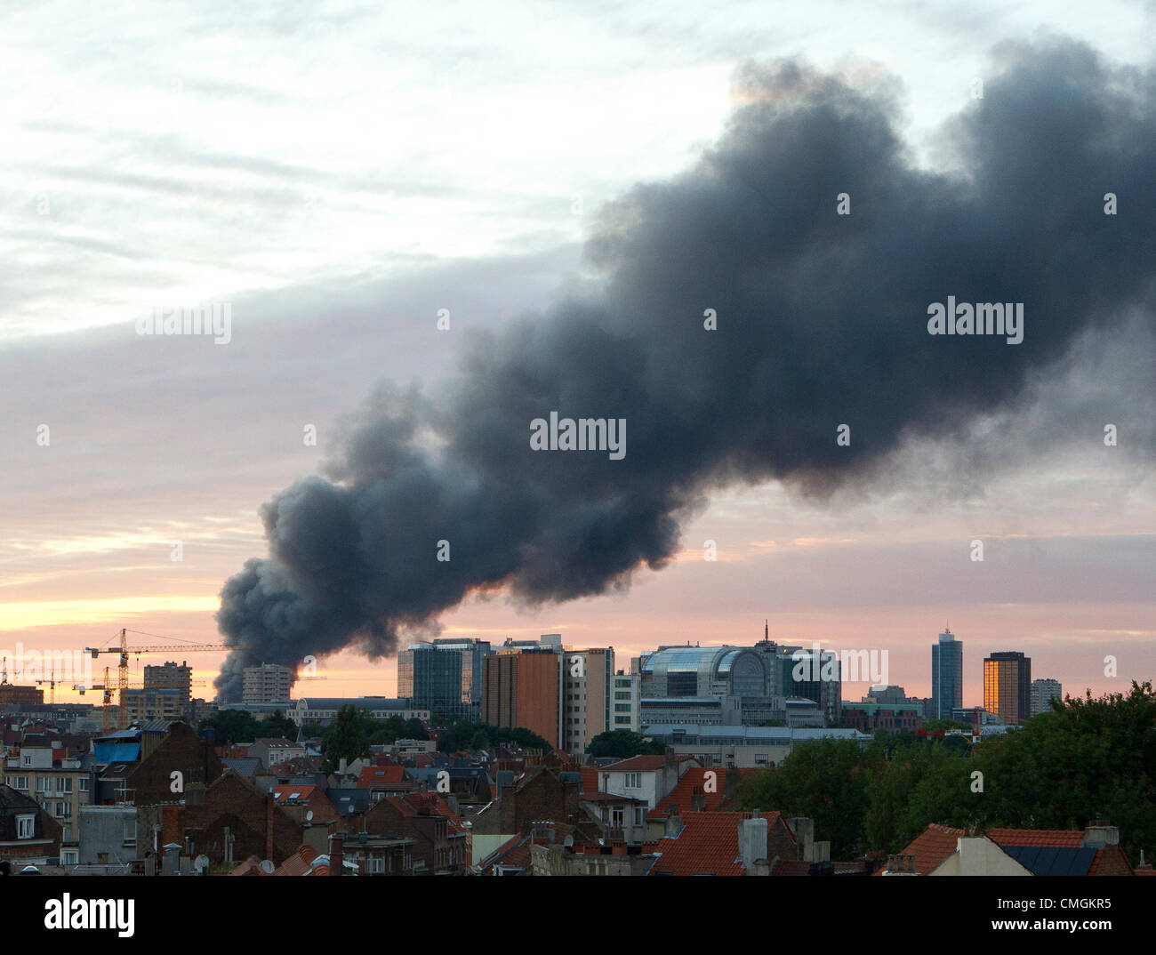 Des nuages de fumée d'incendie important à Bruxelles Banque D'Images