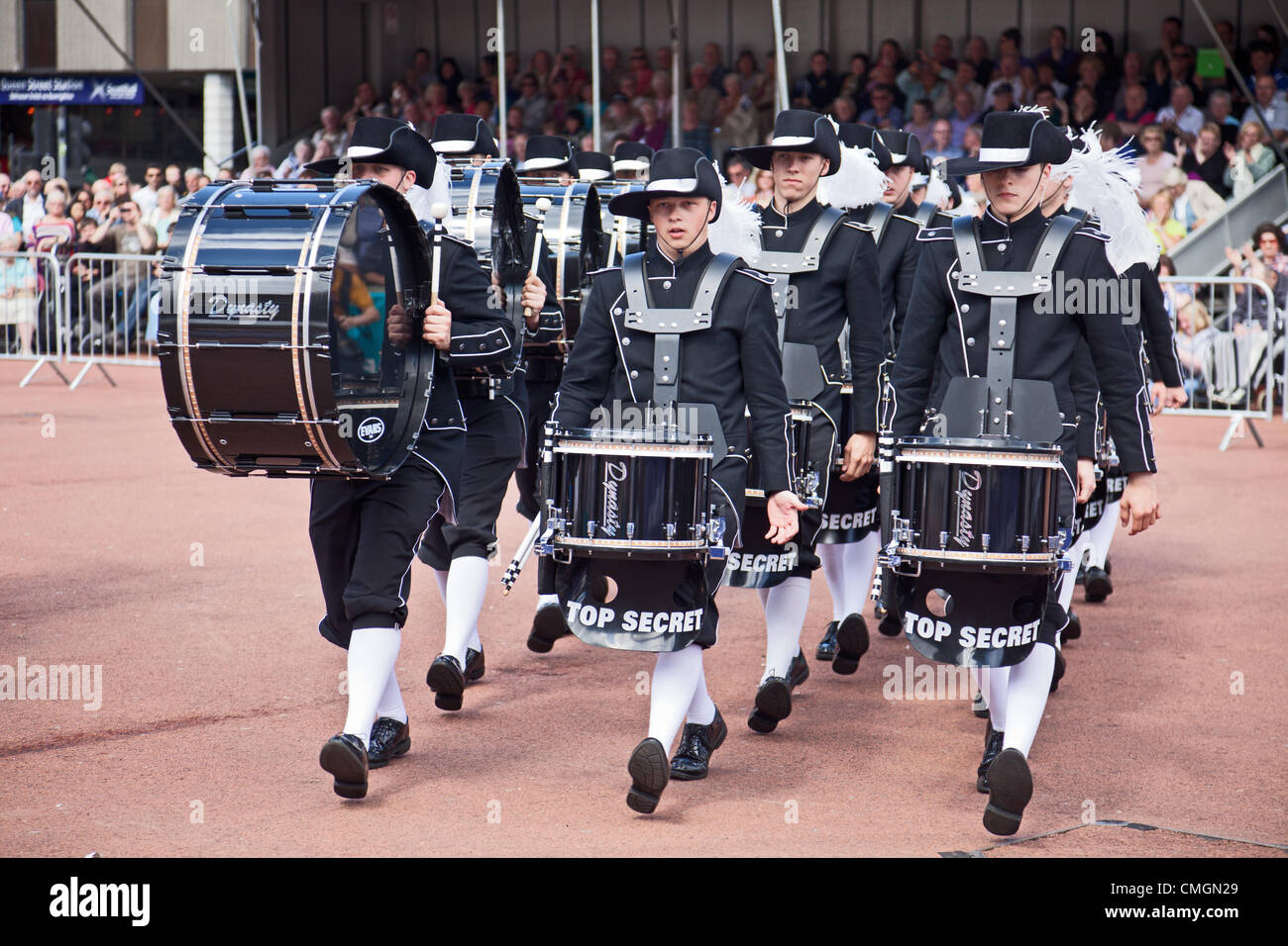 Le Top Secret Drum Corps, Precision Drummers de Basel/Bâle,  Suisse,l'exécution de George Square, Glasgow Photo Stock - Alamy