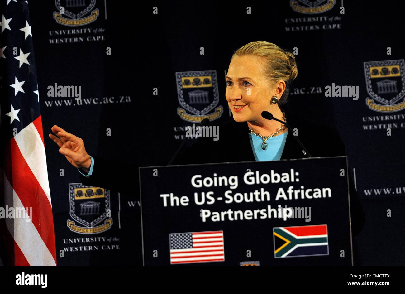 8e août 2012. CAPE TOWN, AFRIQUE DU SUD : La Secrétaire d'Etat américaine, Hillary Clinton propose une conférence sur le partenariat de l'Afrique du Sud le 8 août 2012 à l'Université de Western Cape à Cape Town, Afrique du Sud. Clinton a appelé les étudiants à vivre jusqu'à l'héritage laissé par l'ancien Président Nelson Mandela. (Photo par Gallo Images / Foto24 / Lulama Zenzile). Credit : Gallo images / Alamy Live News Banque D'Images