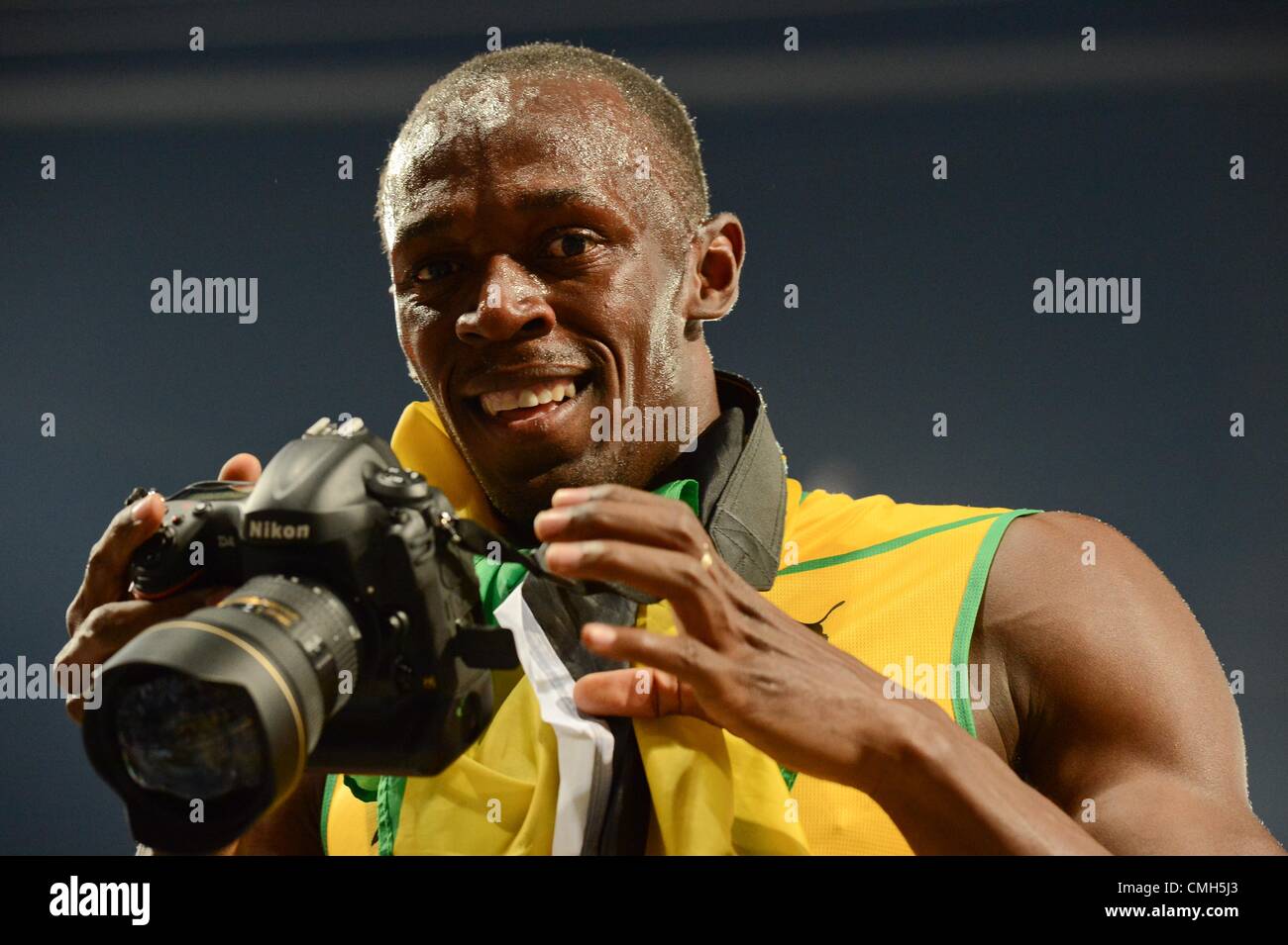 Londres, ANGLETERRE - 9 août, Usain Bolt avec le nouveau Nikon D4 au cours de la séance nocturne de l'athlétisme au Stade olympique le 9 août 2012 à Londres, Angleterre Photo de Roger Sedres / Images Gallo Banque D'Images