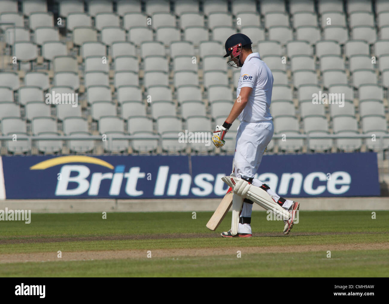 10 août 2012. Jonny Bairstow (Lions) revient à la maison après son innings de 139 le 4ème jour de premier Test non officiel (7-10 août) du tour de l'Australie "A" à l'Angleterre en 2012. Old Trafford, Manchester, UK, 10-08-2012. Crédit : John Fryer / Alamy Live News Banque D'Images