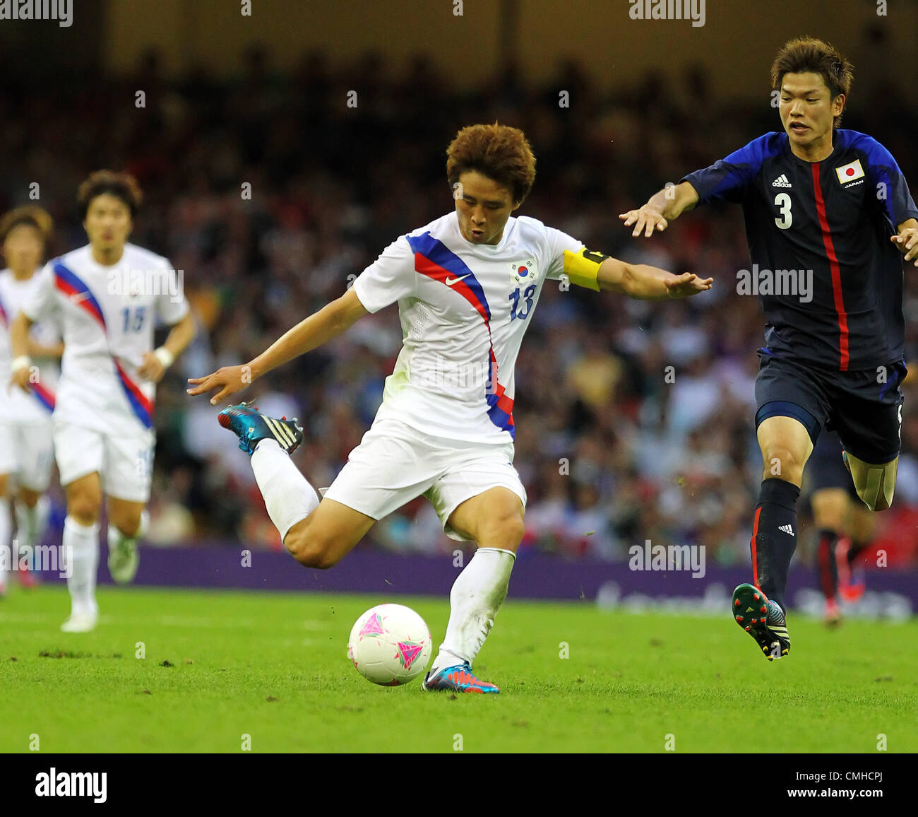 10 août 2012. 10.08.2012 Cardiff, Pays de Galles. Le milieu de terrain de la Corée du Sud Koo Ja-Cheol (Augsburg) en action pendant les Jeux Olympiques Hommes Football Match pour la médaille de bronze entre le Japon et la République de Corée. La Corée du Sud gagne les Jeux Olympiques de 2012 à Londres la Médaille de Bronze en battant le Japon 2-0. Banque D'Images