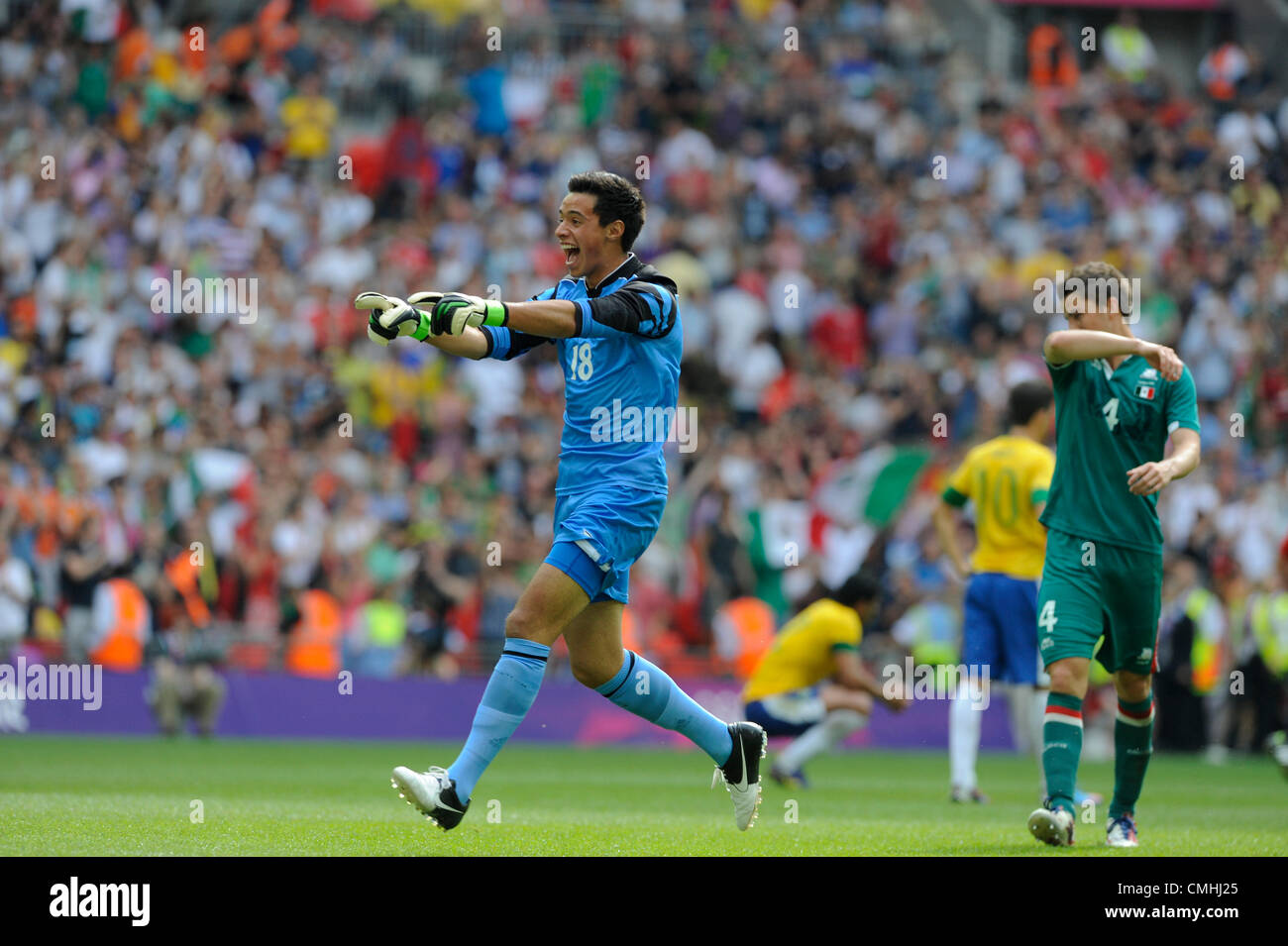 11.08.2012 Londres, Angleterre. Le Mexique Antonia Rodriguez (gardien de but) célèbre son premier but de la boîte pendant les Jeux Olympiques finale chez les hommes entre le Brésil et le Mexique, du stade de Wembley. Banque D'Images