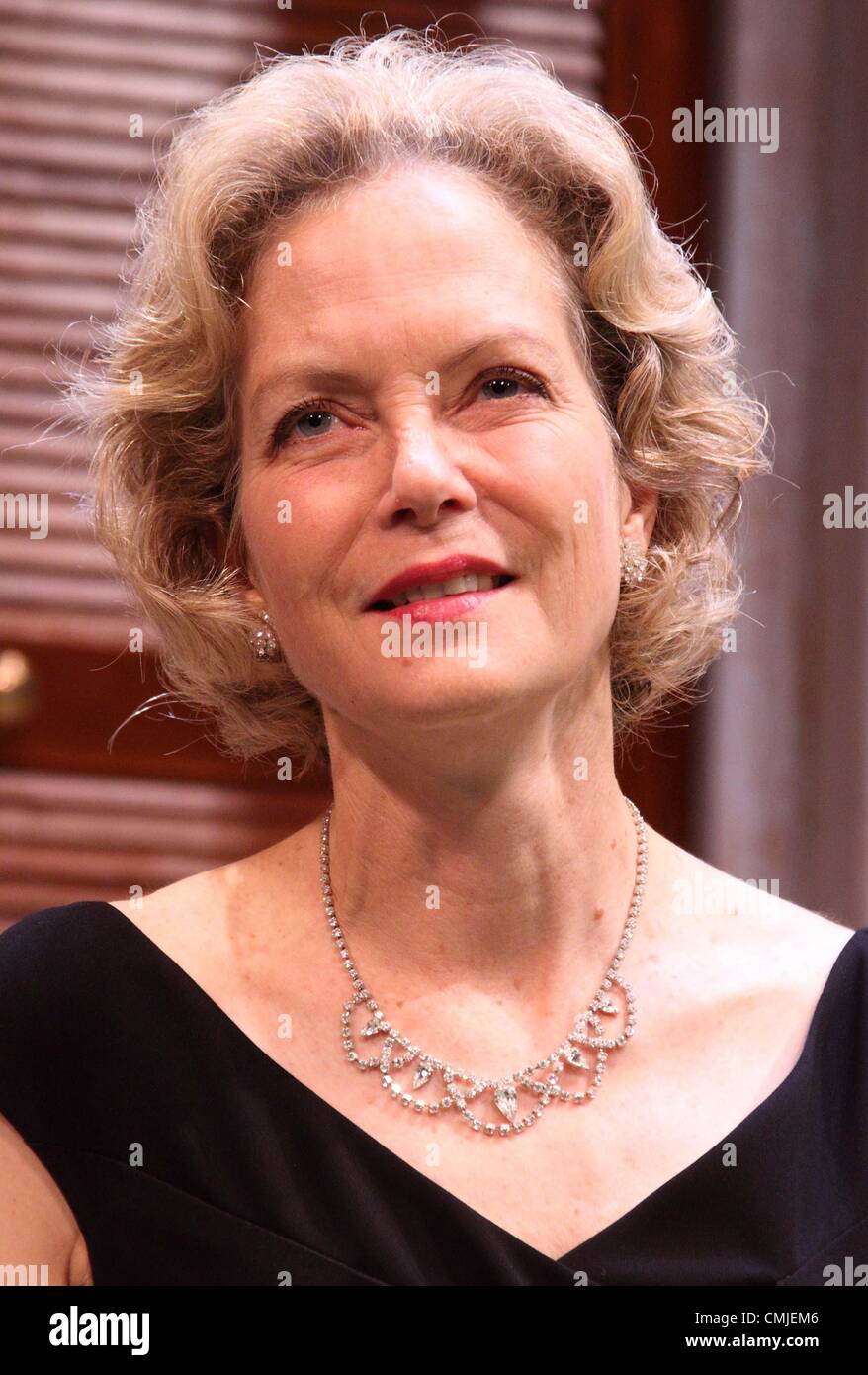 Jenny Seagrove, Dawn Steele, Finty Williams, Jason Durr et Robin Sebastian étoile dans Noel Coward's 'Volcano', réalisé par Roy Marsden au Vaudeville Theatre, The Strand, London - 15 août 2012 Photo par Keith Mayhew Banque D'Images