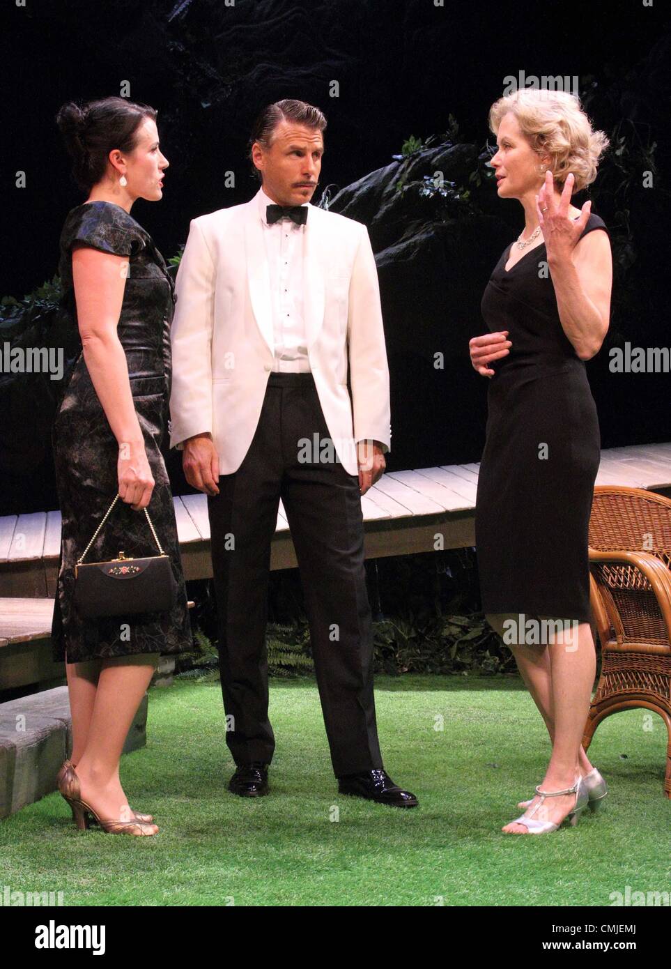 Jenny Seagrove, Dawn Steele, Finty Williams, Jason Durr et Robin Sebastian étoile dans Noel Coward's 'Volcano', réalisé par Roy Marsden au Vaudeville Theatre, The Strand, London - 15 août 2012 Photo par Keith Mayhew Banque D'Images