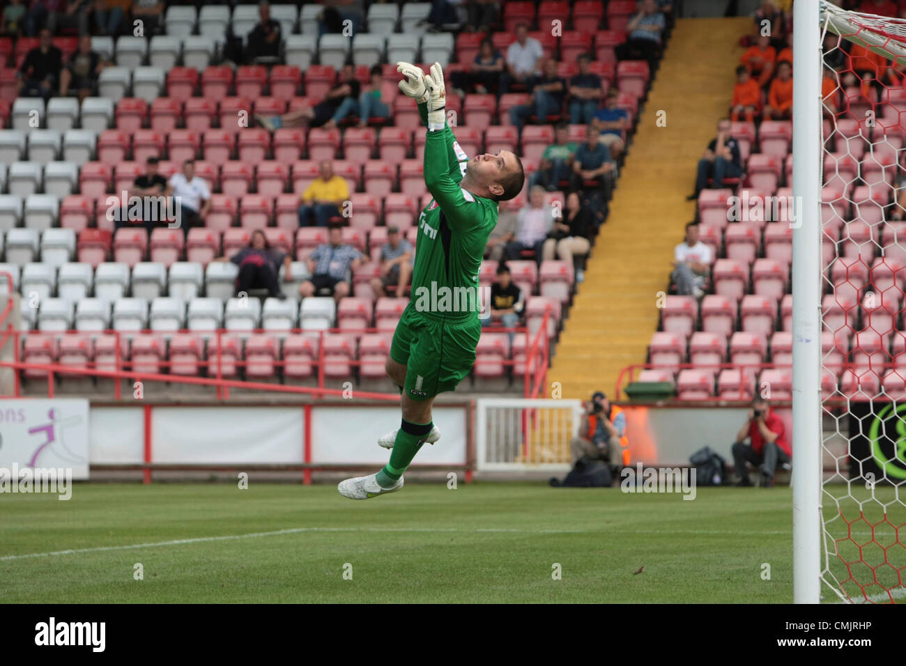 18.08.2012 Exeter, Angleterre. Barry Roche en action pendant la NPower League 2 Correspondance entre la Ville d'Exeter et Morecambe à St James Park. Banque D'Images