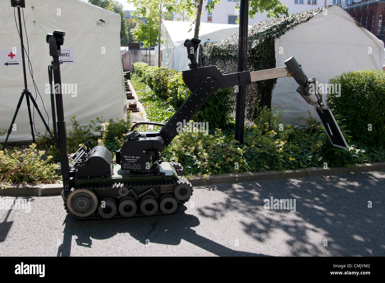 Journée portes ouvertes au ministère de la Défense à Berlin. Contrôlé à distance manipulateur. Banque D'Images