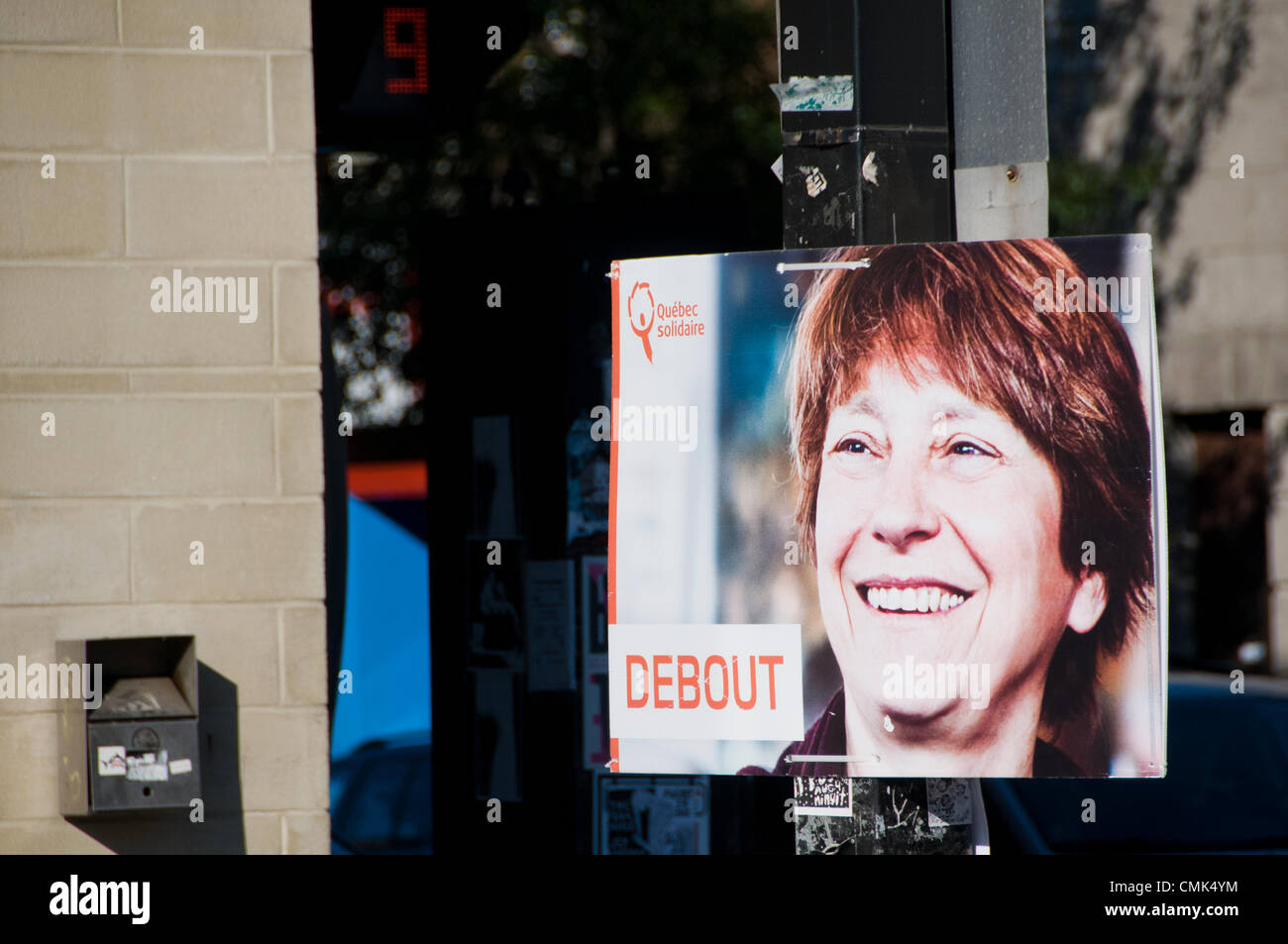 Les élections générales du Québec de 2012 auront lieu dans la province de Québec le 4 septembre 2012. Les principaux partis politiques ont commencé la bataille sur les rues avec des affiches placardées partout dans la ville de Montréal Banque D'Images