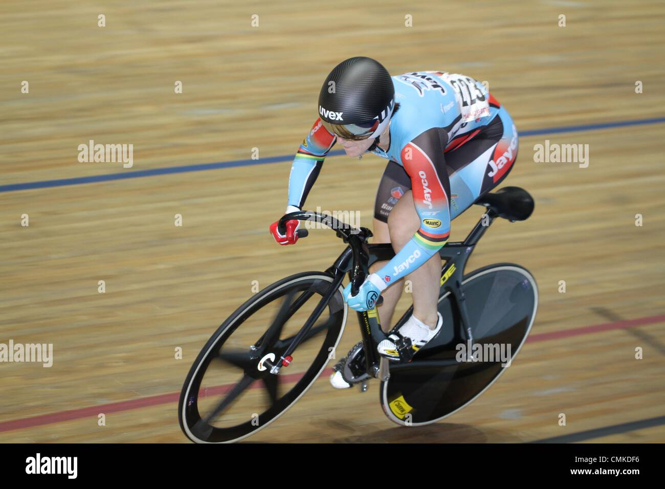 Coupe du Monde de Cyclisme sur piste, Centre National de cyclisme, Manchester, Royaume-Uni. 2 novembre 2013. Anna Meares (AUS) remporte son quart de finale de sprint : Crédit Styles Neville/Alamy Live News Banque D'Images