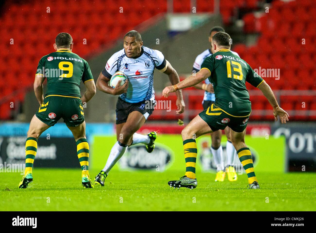 St Helens, Royaume-Uni. 09Th Nov, 2013. Cameron Smith (Australie &AMP ; Melbourne Storm) et Nate Myles (Australie &AMP ; Gold Coast Titans) pendant la Coupe du Monde de Rugby un jeu de groupe entre l'Australie et Fidji de Langtree Park Stadium. Credit : Action Plus Sport/Alamy Live News Banque D'Images