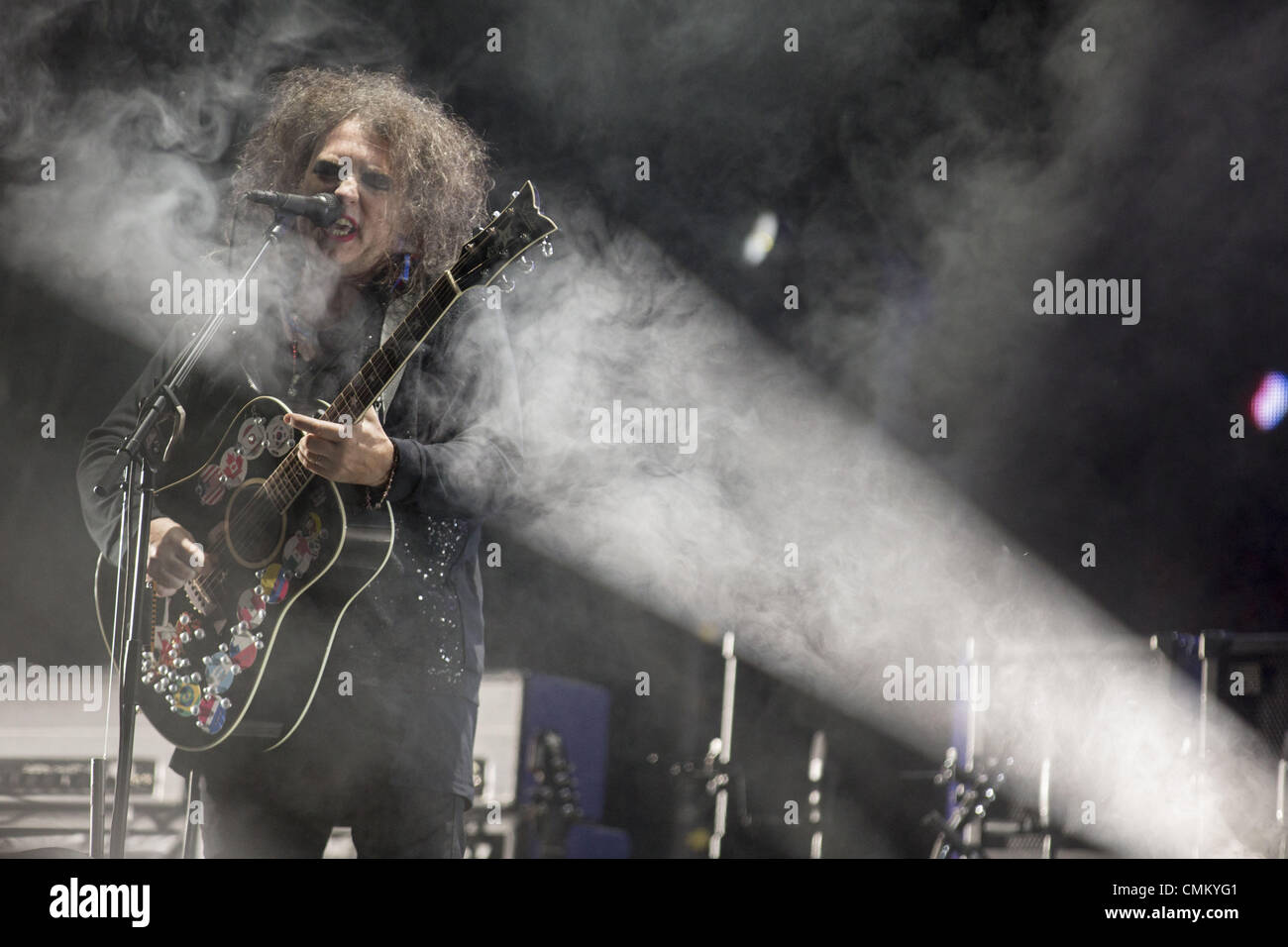 La Nouvelle-Orléans, Louisiane, Etats-Unis. 29Th sep 2013. Le chanteur ROBERT SMITH de The Cure fonctionne à 2013 Musique et Arts vaudou à la Nouvelle Orléans, Louisiane © Daniel DeSlover/ZUMAPRESS.com/Alamy Live News Banque D'Images