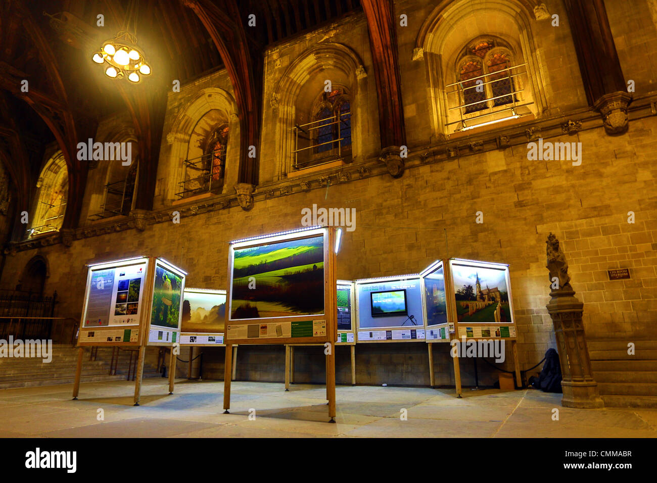 Londres, Royaume-Uni. 5e novembre 2013. Les champs de bataille de la paix Terres 14-18 exposition pré-lancement au Westminster Hall, les Maisons du Parlement, Londres. L'annonce d'une grande exposition commémorative de la PREMIÈRE GUERRE MONDIALE par World Press Photo Le photographe primé Mike Saint Maur Sheil qui sera lancé à Londres en 2014 et d' villes anglaises pour les quatre prochaines années. Crédit : Paul Brown/Alamy Live News Banque D'Images