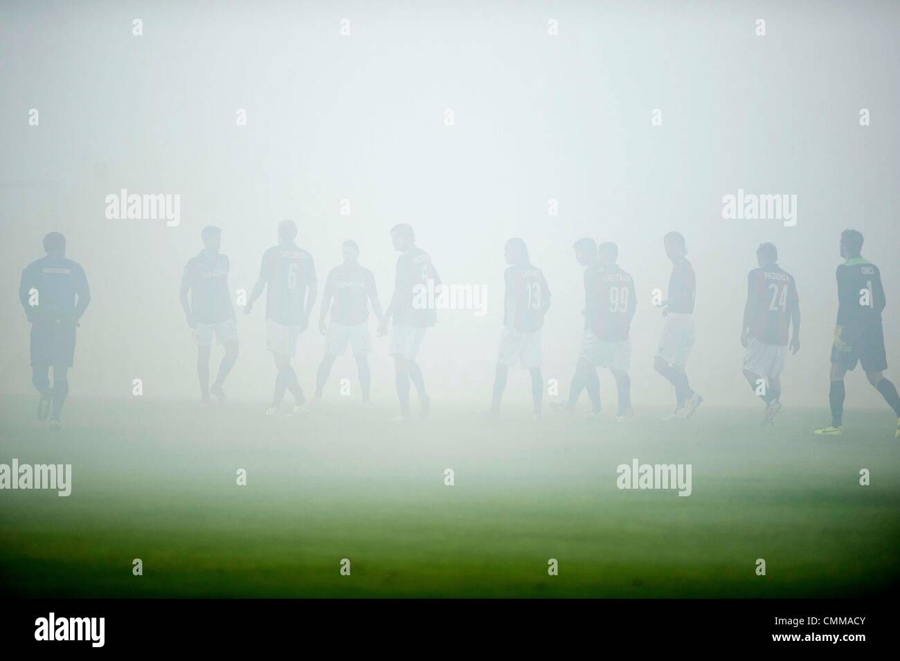 Bologne, Italie. 4 nov., 2013. Football / Soccer sans fumée : Italien 'Serie' un match entre Bologne 0-0 AC Chievo Verona au stade Renato Dall'ara de Bologne, Italie . Credit : Maurizio Borsari/AFLO/Alamy Live News Banque D'Images