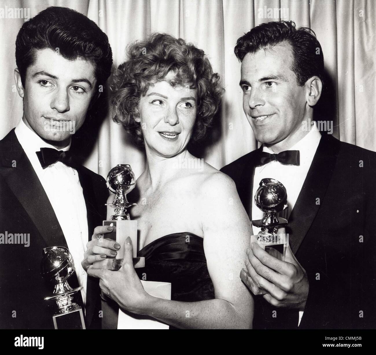 GERALDINE PAGE avec George Chakiris et Maximilian Schell au Golden Awards.(Image Crédit : Â© Dallinger Nat/Photos/ZUMAPRESS.com) Globe Banque D'Images