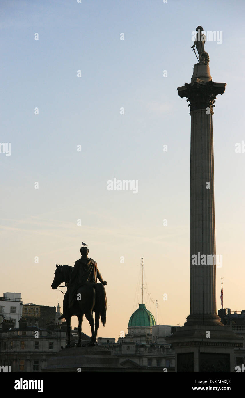 Nelsons Column & Statue. Trafalgar Square, Londres, Angleterre. Banque D'Images