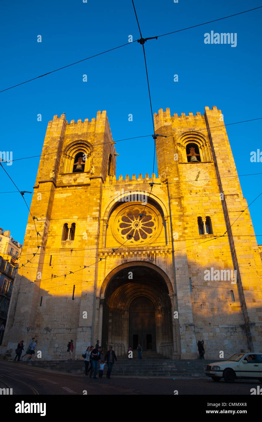 L'extérieur de l'église de la cathédrale Sé d'Alfama Lisbonne Portugal Europe Banque D'Images