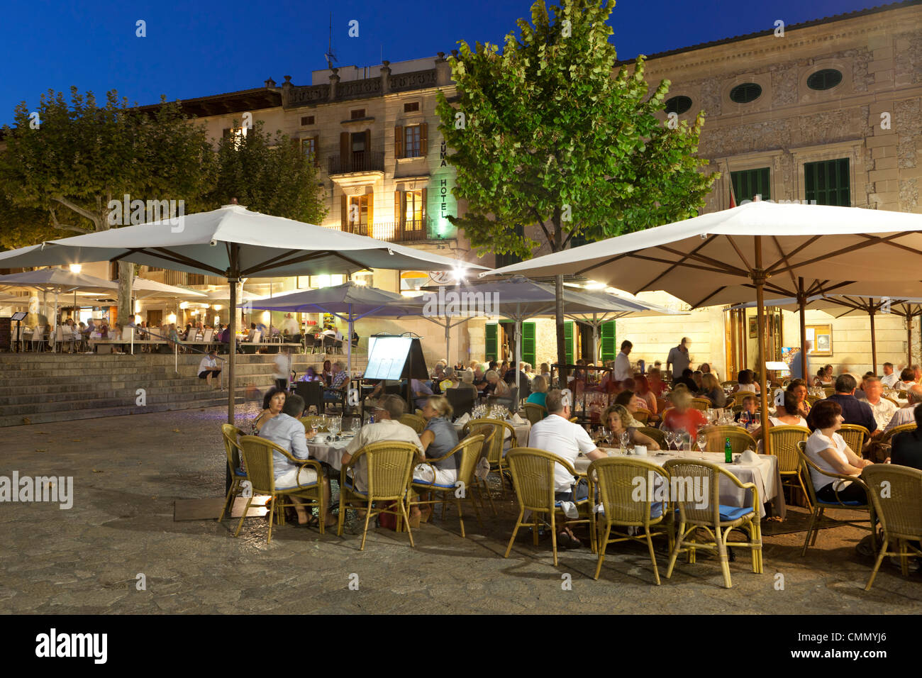 Les restaurants de la Plaza Mayor, Pollença (Pollença), Mallorca (Majorque), Iles Baléares, Espagne, Méditerranée, Europe Banque D'Images