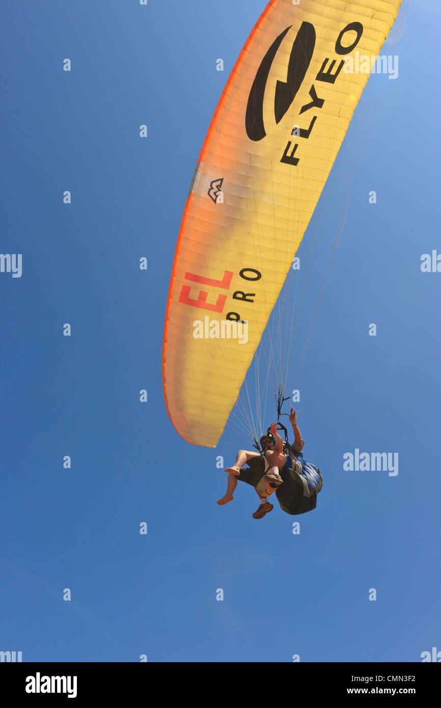 Plus de parapente Plage Cacimbinhas, Pipa, Rio Grande do Norte, Brésil Banque D'Images