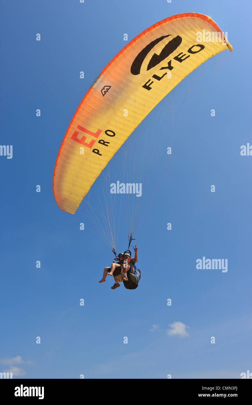 Plus de parapente Plage Cacimbinhas, Pipa, Rio Grande do Norte, Brésil Banque D'Images