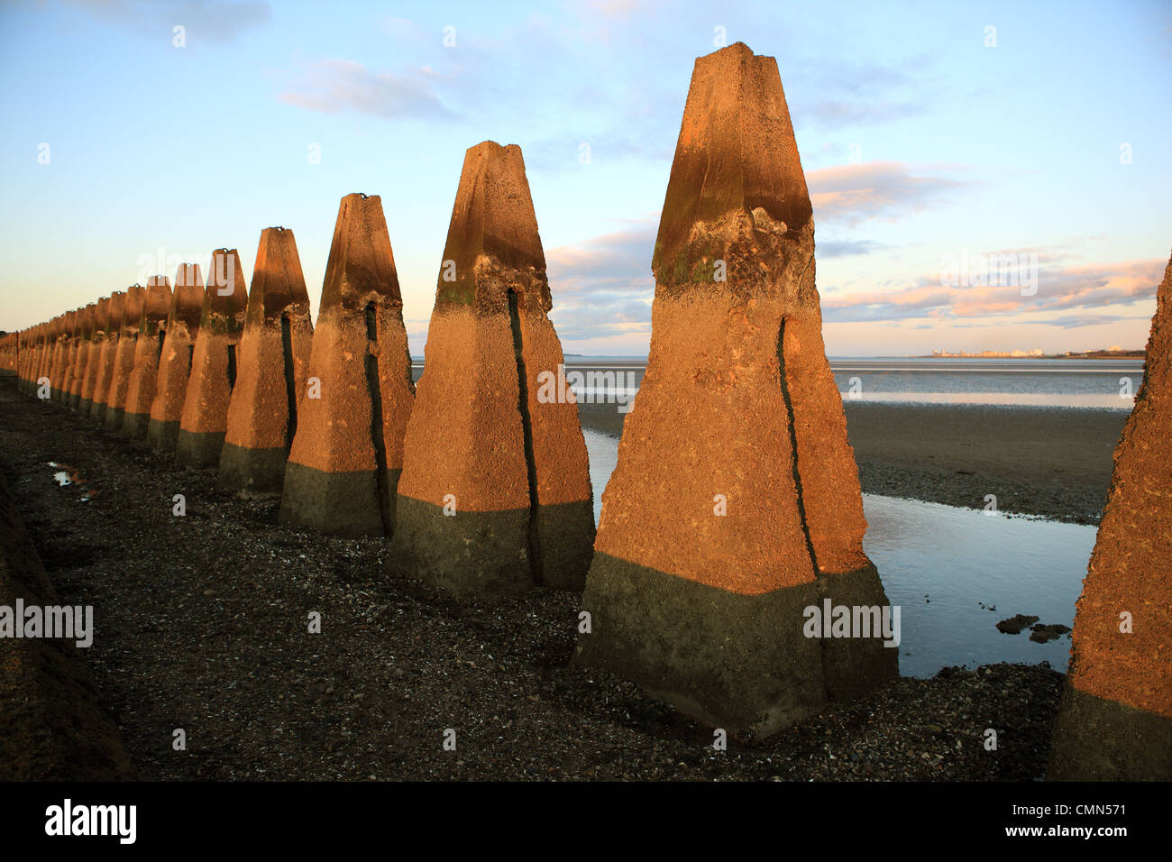 Fortifications de défense sous-marin le long de la chaussée à l'île de Cramond près d'Edimbourg en Ecosse Banque D'Images