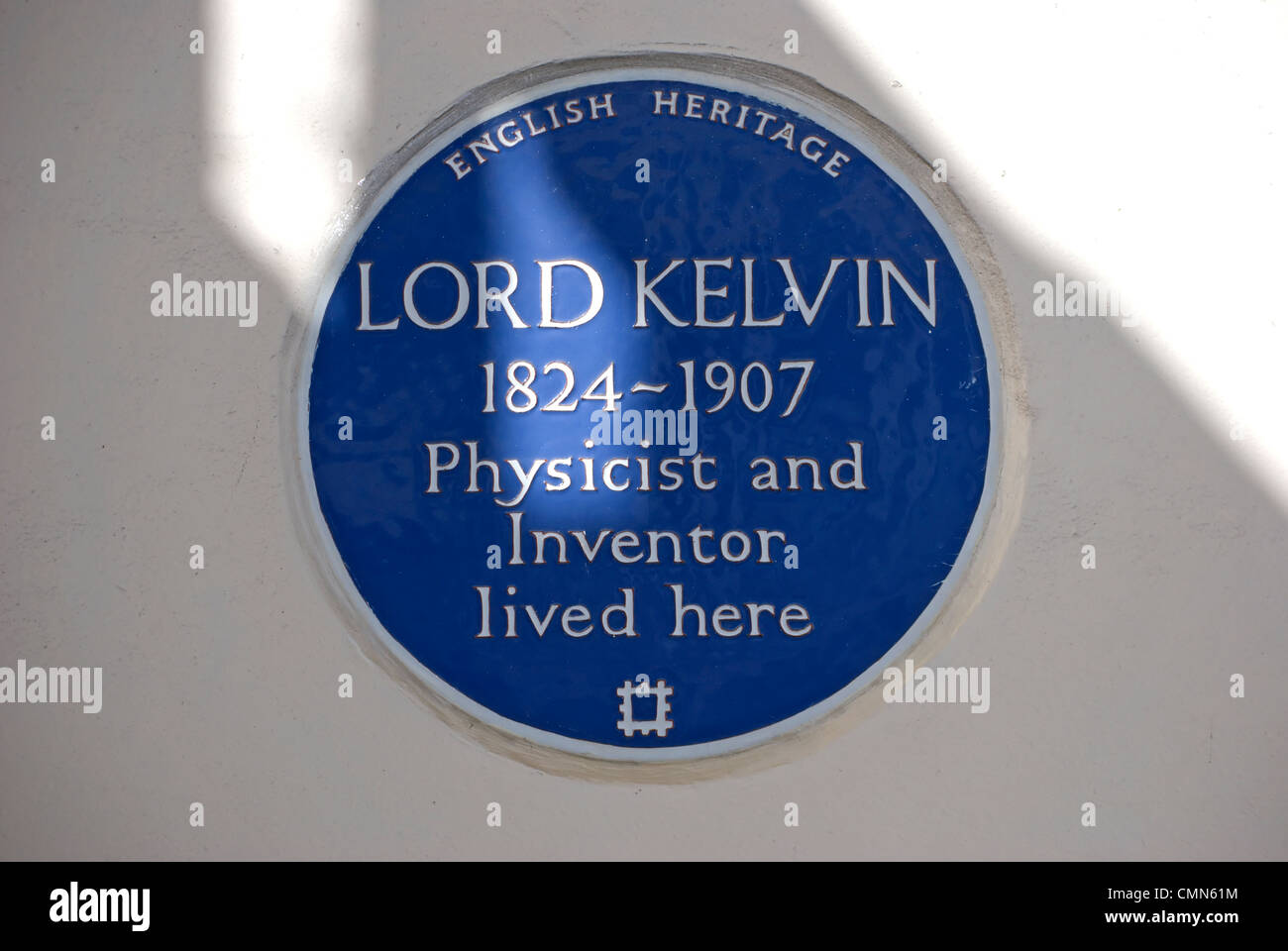 English Heritage blue plaque marquant un accueil de physicien et inventeur lord Kelvin, Belgravia, Londres, Angleterre Banque D'Images