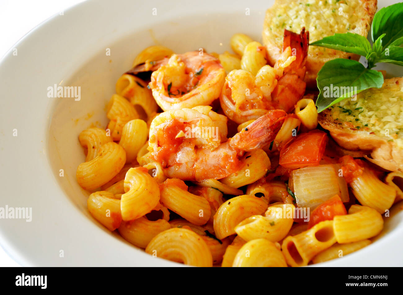 Un délicieux macaroni & shrimp Banque D'Images