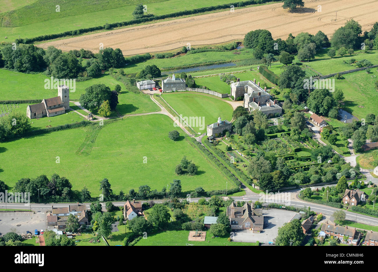 Vue aérienne de Morville Hall dans le Shropshire avec The Dower House Maison et jardin d'écrivain Jardinage Katherine Swift sur le droit Banque D'Images