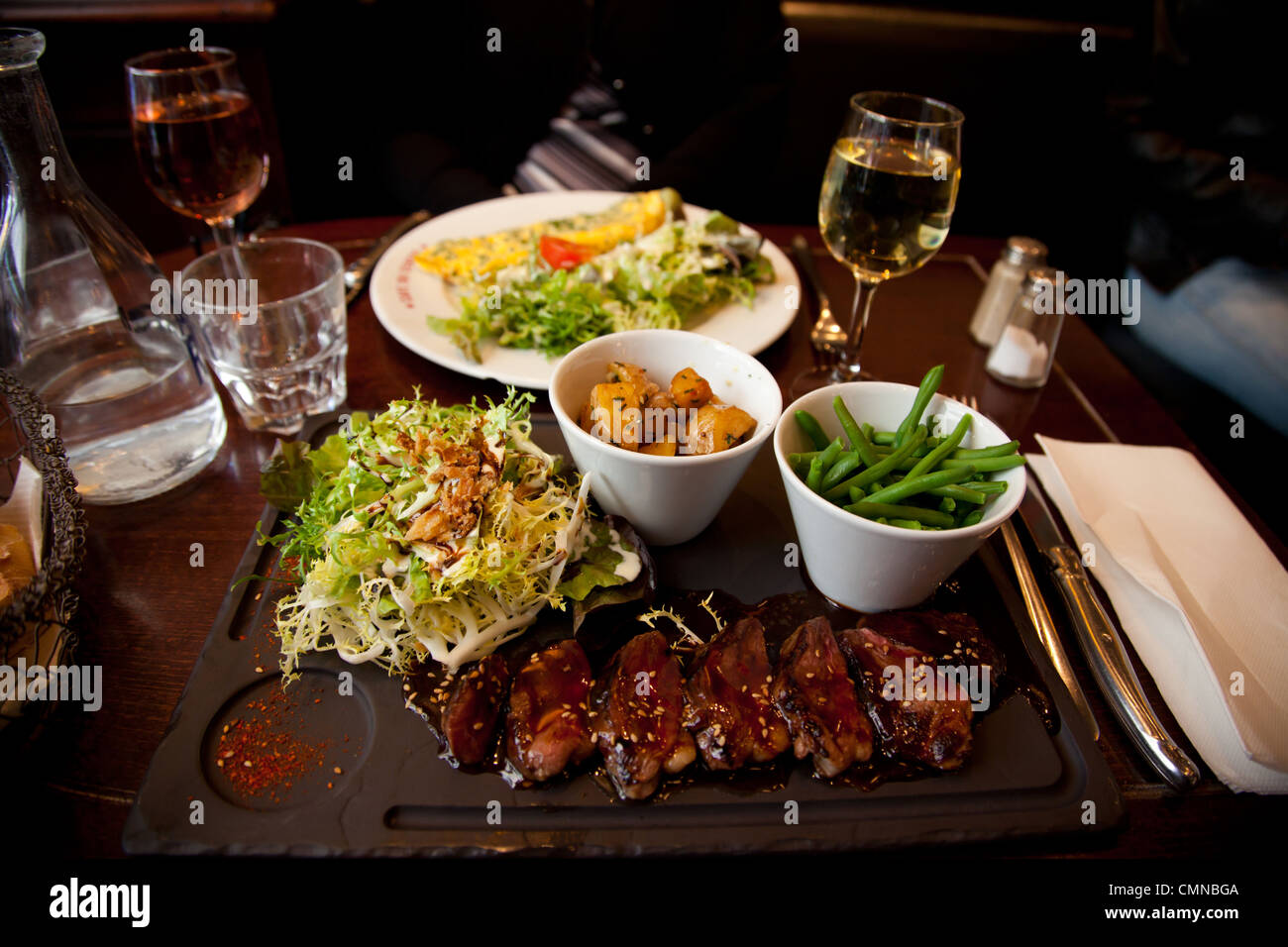 Le tableau de la cuisine du restaurant de la rue Montorgueil à Paris Banque D'Images