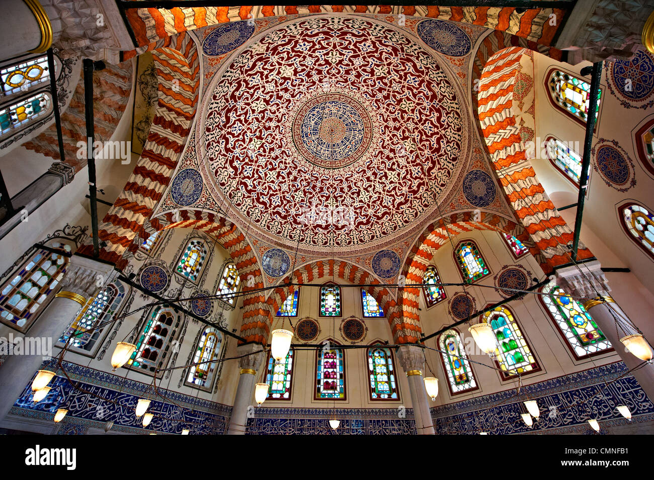 Le style ottoman İznik les carreaux en céramique de la tombe du sultan Murad III dans la cour extérieure d'Aya Sophia. Istanbul Banque D'Images