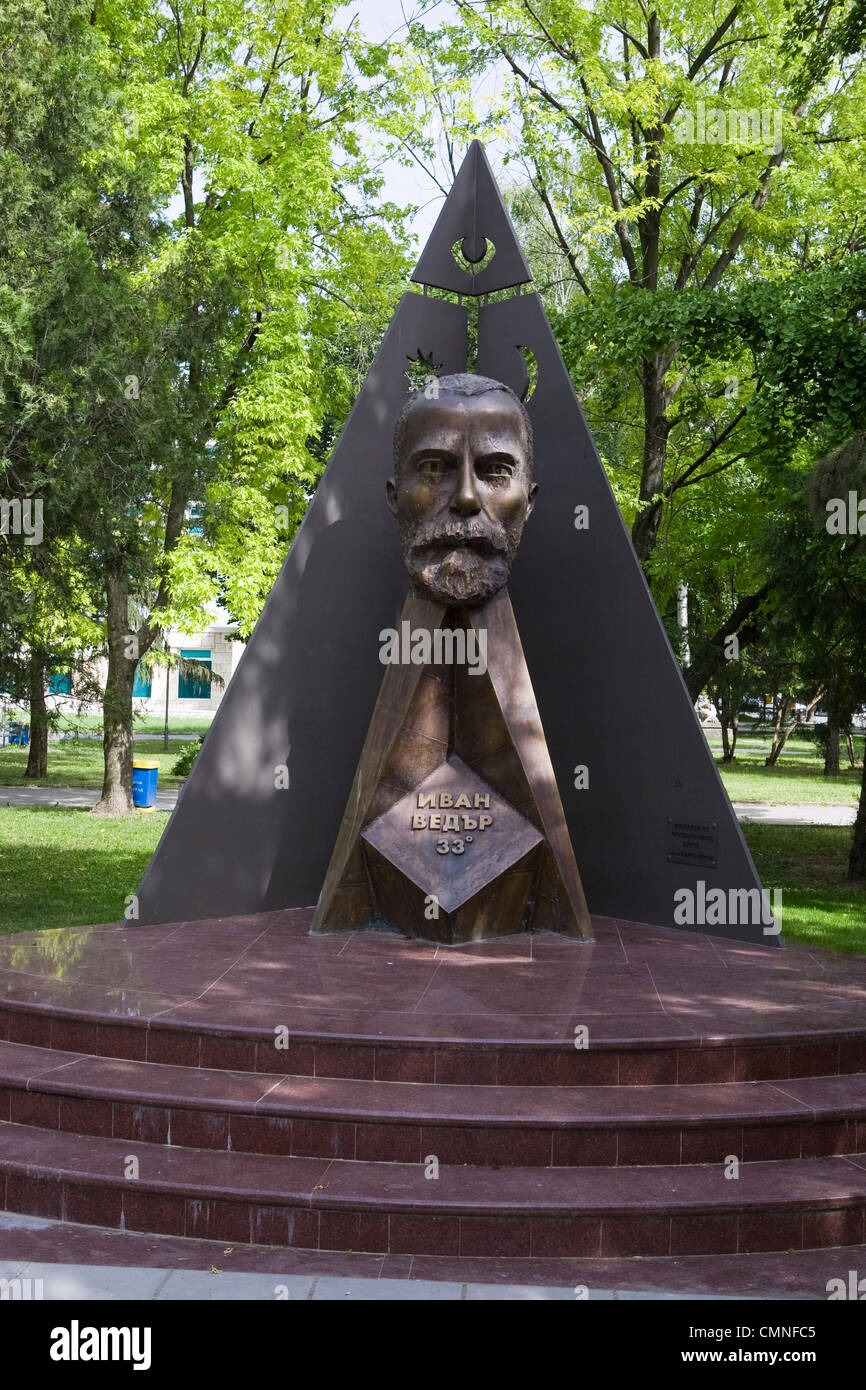 Monument d'Ivan Vedar (1827 - 1898), fondateur de la franc-maçonnerie en Bulgarie, parc de la ville de Razgrad, Balkans, Europe de l'est Banque D'Images