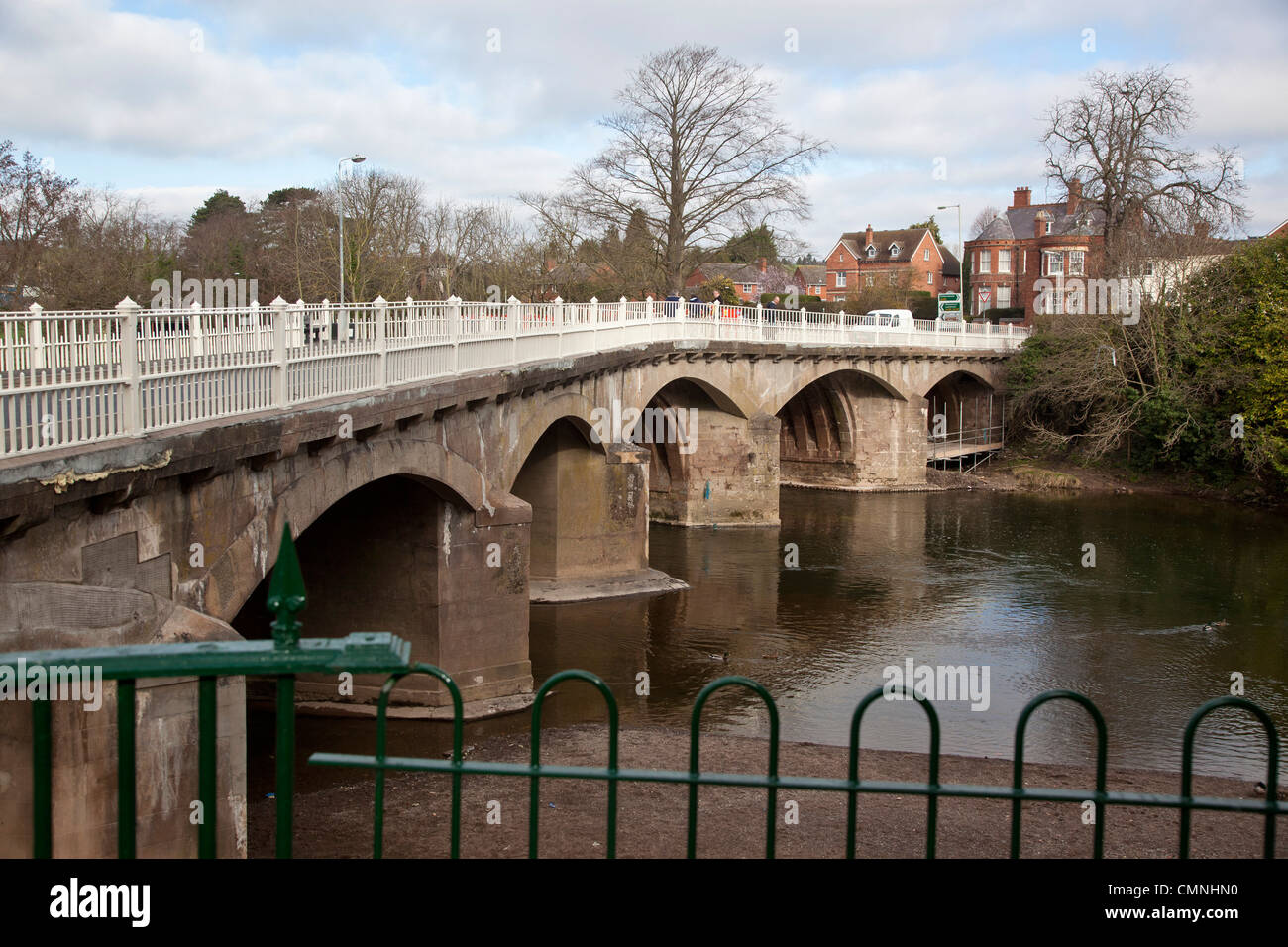 Le pont Teme dans le Worcestershire) ville de Tenbury Wells qui a dû être reconstruit après les récentes inondations ont emporté une section Banque D'Images